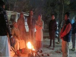 भानपुर में ठंड से बचाव को अलाव-रैन बसेरों का निरीक्षण:उप जिलाधिकारी हिमांशु कुमार और तहसीलदार पंकज कुमार ने व्यवस्थाएं जांचीं