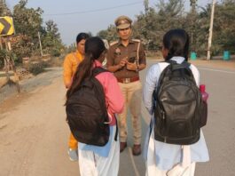 सिद्धार्थनगर में एंटी रोमियो स्क्वॉड की सघन कार्रवाई:स्कूल-कॉलेज के आसपास बढ़ाई गई निगरानी, छात्राओं से बात कर किया जागरुक