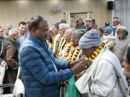 डीएम की अध्यक्षता में पेंशनर्स कार्यशाला आयोजित: महराजगंज में समस्याओं के त्वरित निस्तारण के लिए विभागाध्यक्षों को निर्देश – Maharajganj News