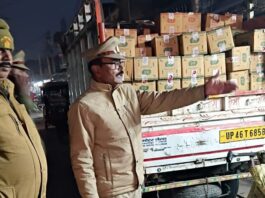 श्रावस्ती में यातायात सुगम बनाने को अतिक्रमण हटा:अवैध ठेले, रेहड़ी और वाहनों को हटाकर सख्त हिदायत