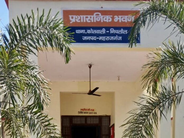 मकान पर अवैध ताला लगाकर कब्जा: निचलौल में चार पर