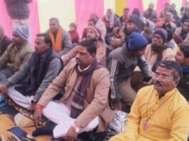 विधायक पलटू राम श्रीहरि कथा में हुए शामिल:चमरूपुर में दिव्य ज्योति संस्थान के संतों से लिया आशीर्वाद