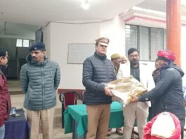 कपिलवस्तु में ग्राम प्रहरियों को कंबल वितरित:सराहनीय कार्य के लिए 3 प्रहरी नकद राशि से पुरस्कृत
