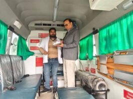 सीएमओ ने एम्बुलेंस सेवाओं का निरीक्षण किया:कोहरे और खराब मौसम के मद्देनजर बलरामपुर में हुई जांच