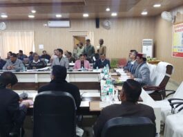 श्रावस्ती में विकास योजनाओं की गहन समीक्षा:सांसद ने दिशा समिति की बैठक में पात्रों को लाभ देने के दिए निर्देश