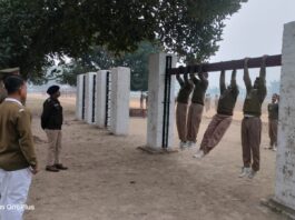 बुधवार की साप्ताहिक परेड के अवसर पर पुलिसकर्मियों को शारीरिक व मानसिक रूप से फिट रहने के लिए लगवाई गयी दौड़-* *एकरूपता व अनुशासन बनाए रखने के लिए टोलीवार कराई गई ड्रिल-*