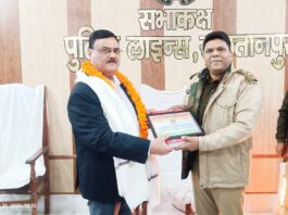 अधिवर्षता आयु पूर्ण कर सेवानिवृत्त होने वाले अधि0/कर्म0गण को पुलिस अधीक्षक महोदय सुलतानपुर द्वारा दी गयी विदाई