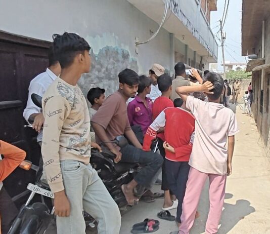 बन्ठिहवा गांव में विजिलेंस टीम की छापेमारी:बिजली चोरी पर सख्ती, कई कनेक्शनों की जांच की गई