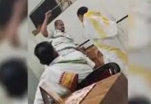 वेद विद्यालय में शिक्षक की पिटाई, छात्र को छड़ी से पीटा; CCTV में कैद