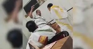 वेद विद्यालय में शिक्षक की पिटाई, छात्र को छड़ी से पीटा; CCTV में कैद