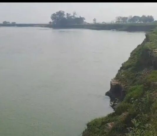 मानसून से पहले बढ़ी चिंता:राप्ती नदी से 11 गांवों पर बाढ़-कटान का खतरा, ग्रामीण मांग रहे तटबंध निर्माण
