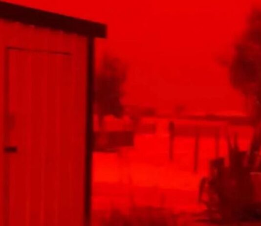 ऑस्ट्रेलिया में खून से लाल हुआ आसमान, डरावना मंजर देख लोग हुए हैरान News Desk