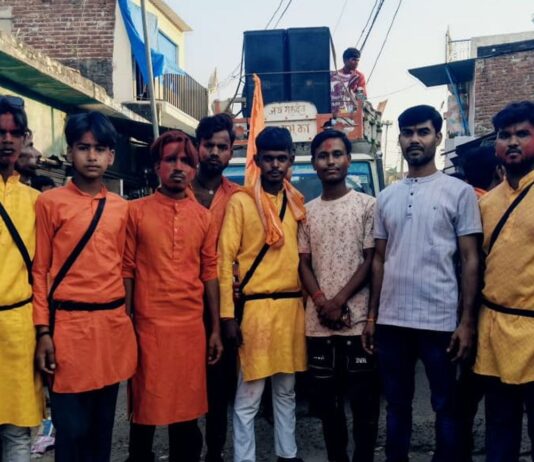 श्रावस्ती के भटपुरवा में नवरात्रि विसर्जन यात्रा निकली:नौ दिवसीय धार्मिक कार्यक्रम का समापन, बड़ी संख्या में श्रद्धालु शामिल