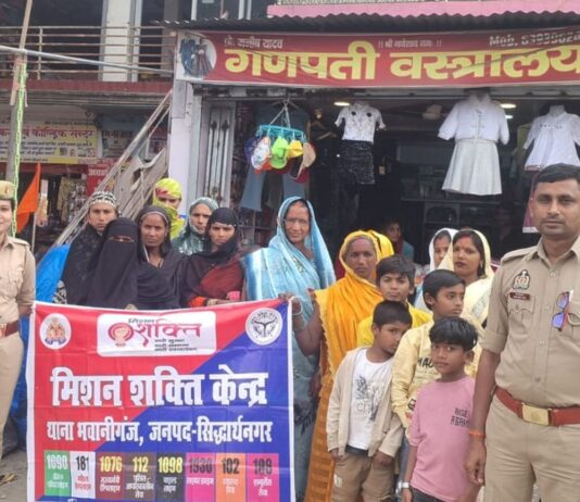 भवानीगंज में बहू-बेटी में लोगों को जागरूक किया:सिद्धार्थनगर में महिलाओं-बालिकाओं को सुरक्षा योजनाओं की जानकारी दी