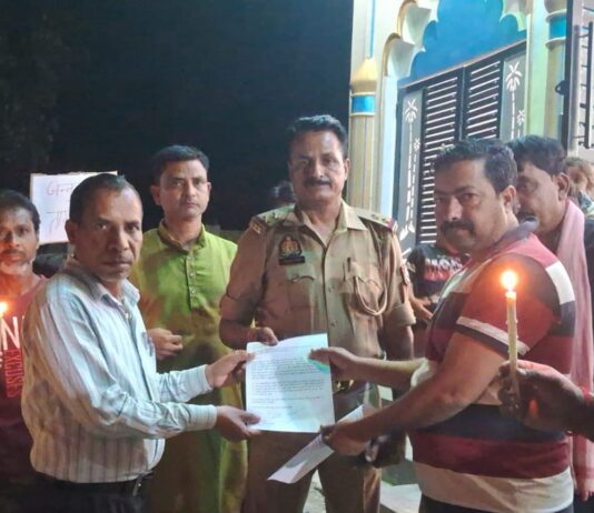 श्रावस्ती में जन्नतुल बक़ी कब्रों के पुनर्निर्माण की मांग:अंजुमन हुसैनिया ने राष्ट्रपति को ज्ञापन सौंपा