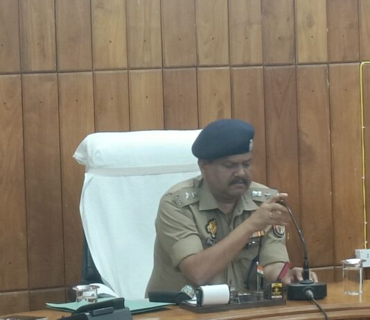 SP विश्वजीत श्रीवास्तव ने बहराइच में कार्यभार संभाला:बोले- जिले में अपराध नियंत्रण और महिला सुरक्षा होगी प्राथमिकता