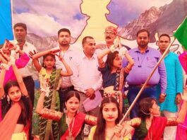 पनियरा के स्कूल में वार्षिकोत्सव और मेधा सम्मान:मां सरस्वती के चित्र पर माल्यार्पण से शुभारंभ, छात्र-छात्राओं ने सांस्कृतिक प्रस्तुतियां दीं