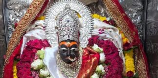 नवरात्रि के चौथे दिन, देवी कूष्मांडा का आशीर्वाद लेने के लिए इन मंदिरों में जाएं, और आपको सभी परेशानियों से मुक्ति मिल जाएगी।