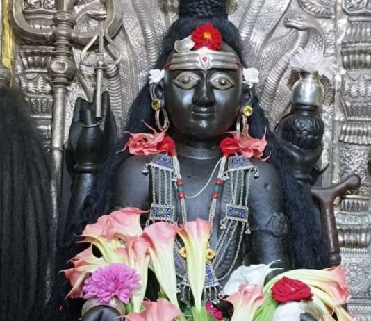 यहां मौत भी बदल लेती है अपना रास्ता, मायावी हैं यहां विराजमान भगवान शिव, दिन में पांच बार बदलते हैं चेहरे पर भाव News Desk