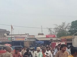 इकौना में डिब्बे में तेल बिक्री पर रोक:किसानों को सिंचाई में दिक्कत, पंपिंग सेट चलाना मुश्किल