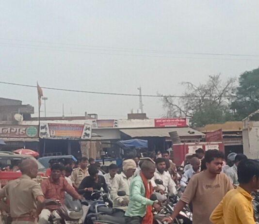 इकौना में डिब्बे में तेल बिक्री पर रोक:किसानों को सिंचाई में दिक्कत, पंपिंग सेट चलाना मुश्किल