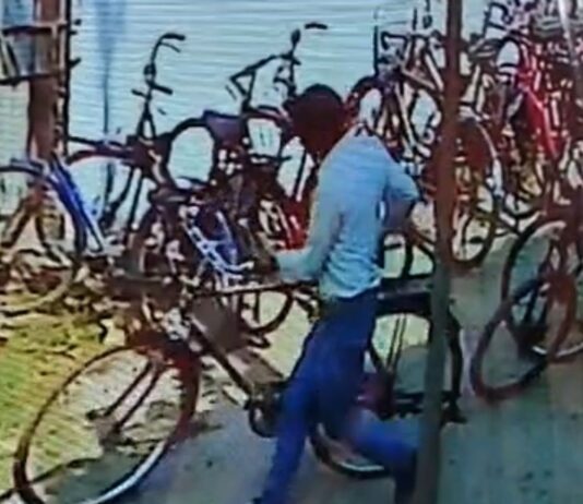 मुंडेरवा इंटर कॉलेज में चोरी, CCTV फुटेज पुलिस को मिला:चार दिन बाद भी आरोपी की गिरफ्तारी नहीं