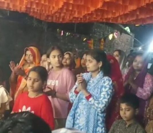 राजगढ़ गुलरिहा के द्विवेदी सदन में श्रीमद्भागवत कथा:कालिया नाग मर्दन से कंस वध तक की कथा सुन भाव-विभोर हुए ग्रामीण