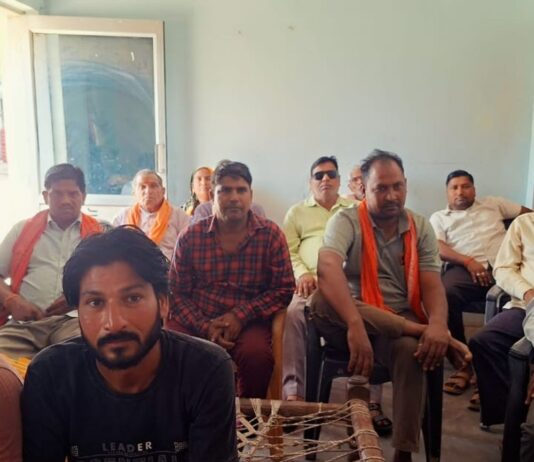 बोझिया में सुना गया पीएम मोदी का ‘मन की बात’:बीजेपी पदाधिकारी और ग्रामीण मौजूद रहे; कार्यक्रम को टीवी पर भी देखा