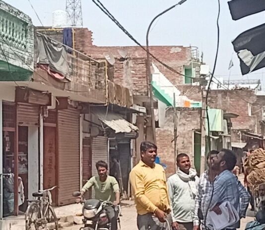 इकौना में बिजली विभाग का विशेष अभियान:राजस्व वसूली और विद्युत चोरी के खिलाफ सख्त कार्रवाई