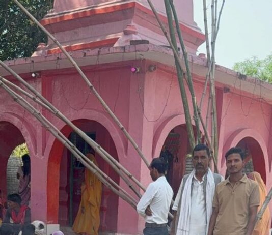 नवरात्रि के अंतिम दिन गिलौला में कन्या पूजन:श्रद्धालुओं ने की पूजा-अर्चना, भक्तिमय हुआ वातावरण