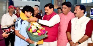 मुख्यमंत्री डॉ. यादव ने अनुष्का शर्मा को भारतीय महिला क्रिकेट टीम में चयन पर दी बधाई