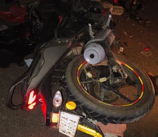 अनवर पुरवा मोड़ पर अज्ञात वाहन से बाइक टकराई:एक व्यक्ति गंभीर रूप से घायल, जिला अस्पताल में भर्ती