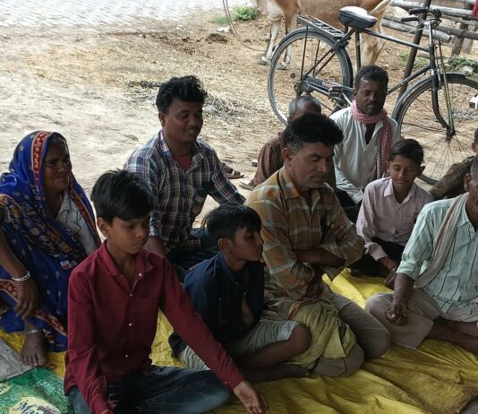 सेमरौना में स्वास्थ्य जागरूकता शिविर:ग्रामीणों को स्वस्थ जीवनशैली, योग-प्राणायाम का महत्व बताया