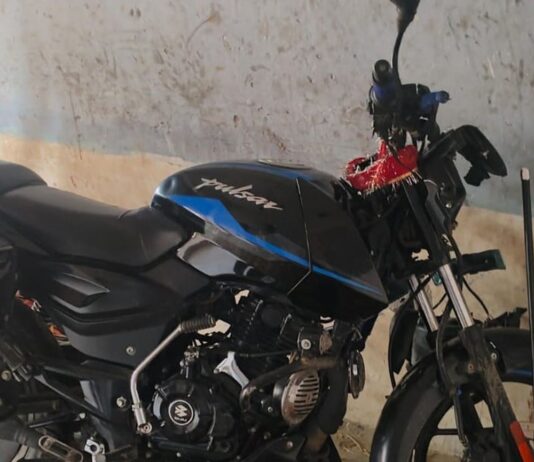 बहराइच में बाइक भैंस से टकराई, दो गंभीर घायल:विजय नगर के पास हुआ हादसा, बाइक पर तीन युवक थे सवार