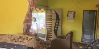 तहसील से लगे मकान को तोड़ा, सीसीटीवी का डीवीआर भी उड़ा लिया