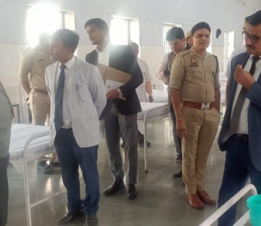 बलरामपुर जिला कारागार का जज ने किया निरीक्षण:बंदियों को मिलने वाली व्यवस्थाओं में सुधार के दिए सख्त निर्देश