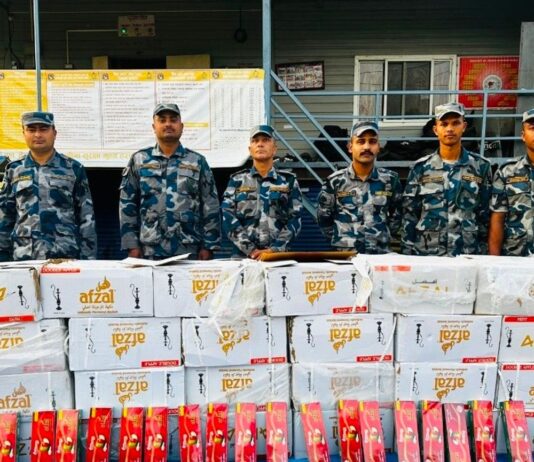 इंडो-नेपाल सीमा पर 18 लाख के हुक्का फ्लेवर जब्त:नवलपरासी में सशस्त्र पुलिस की कार्रवाई, तस्कर फरार