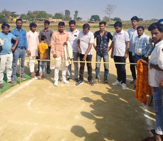 लमुईया क्रिकेट टूर्नामेंट का तीसरा दिन, रोमांचक मुकाबले:प्रधान संघ अध्यक्ष राघवेंद्र प्रताप ने किया उद्घाटन