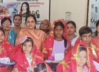 मिशन शक्ति के तहत कन्या पूजन:बस्ती में बेटियों के सम्मान का संदेश, पूजन किया