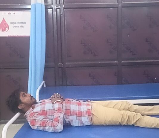 श्रावस्ती में युवक को सांप ने डसा:चारा काटते समय काटा, हालत बिगड़ने पर अस्पताल में भर्ती