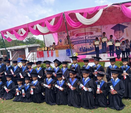 वार्षिक उत्सव और ग्रेजुएशन समारोह:श्रावस्ती में मेधावी छात्रों को किया गया सम्मानित, बच्चों ने दी रंगारंग प्रस्तुतियाँ