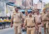 शोहरतगढ़ में पुलिस ने निकाला फ्लैग मार्च:सीओ दिवेदी और एसएचओ सिंह ने पुलिस बल के साथ गश्त किया
