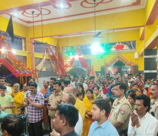 जुबलीगंज काली कुंडा मंदिर में नवमी पर उमड़ी भीड़:श्रद्धालुओं ने की पूजा-अर्चना, जयकारों से गूंजा परिसर