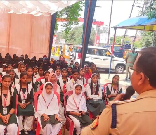 सिद्धार्थनगर में ASP ने थाने का वार्षिक निरीक्षण किया:जांच, शस्त्रों के रखरखाव, कार्यालय की व्यवस्थाओं का जायजा लिया