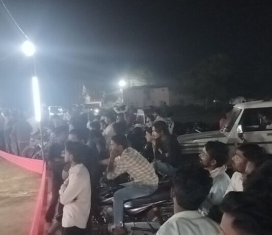 मोतीपुर कॉलोनी में क्रिकेट टूर्नामेंट शुरू:पहले मैच में चफरिया सुपर किंग ने जीटी इलेवन को हराया