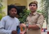 निचलौल पुलिस ने खोया मोबाइल बरामद किया:उपभोक्ता को सौंपा, उसने पुलिस टीम को धन्यवाद दिया