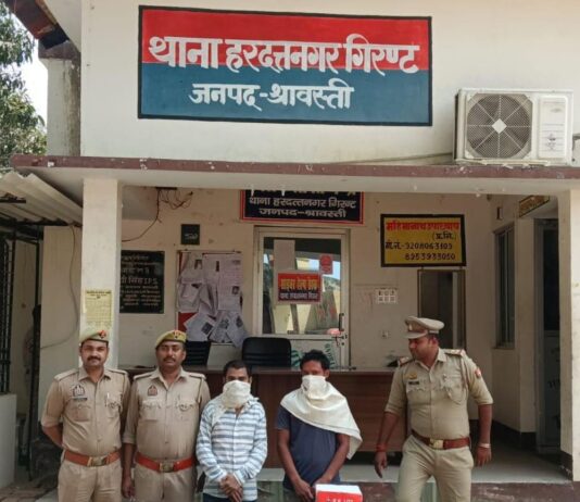श्रावस्ती पुलिस ने 24 घंटे में चोरी का खुलासा किया:दो शातिर अभियुक्त जेवर और नगदी सहित गिरफ्तार