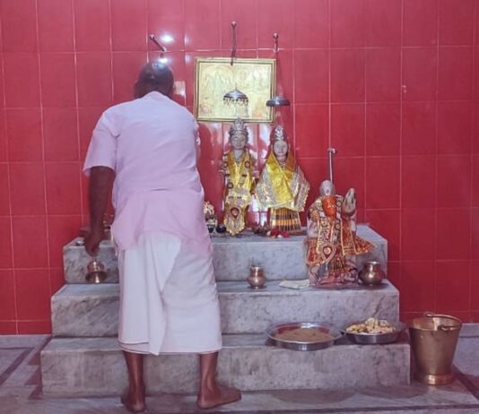 रामनवमी पर मंदिरों में जन्मोत्सव:भक्तों ने की आरती, पूजन और दर्शन