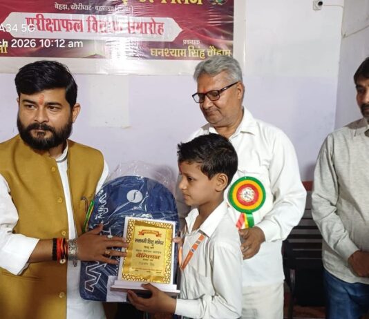 सरस्वती शिशु विद्या मंदिर में वार्षिक परीक्षाफल वितरित:अखण्ड प्रताप सिंह ने मेधावी छात्रों को पुरस्कृत किया
