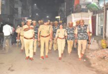 आगामी त्योहारों के दृष्टिगत पुलिस अधीक्षक सुलतानपुर श्रीमती चारू निगम नें पुलिस बल के साथ ‘कोतवाली नगर’ से ‘घण्टाघर चौराहा’ तक किया पैदल मार्च।*